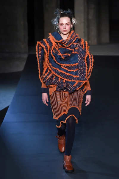 Look 30